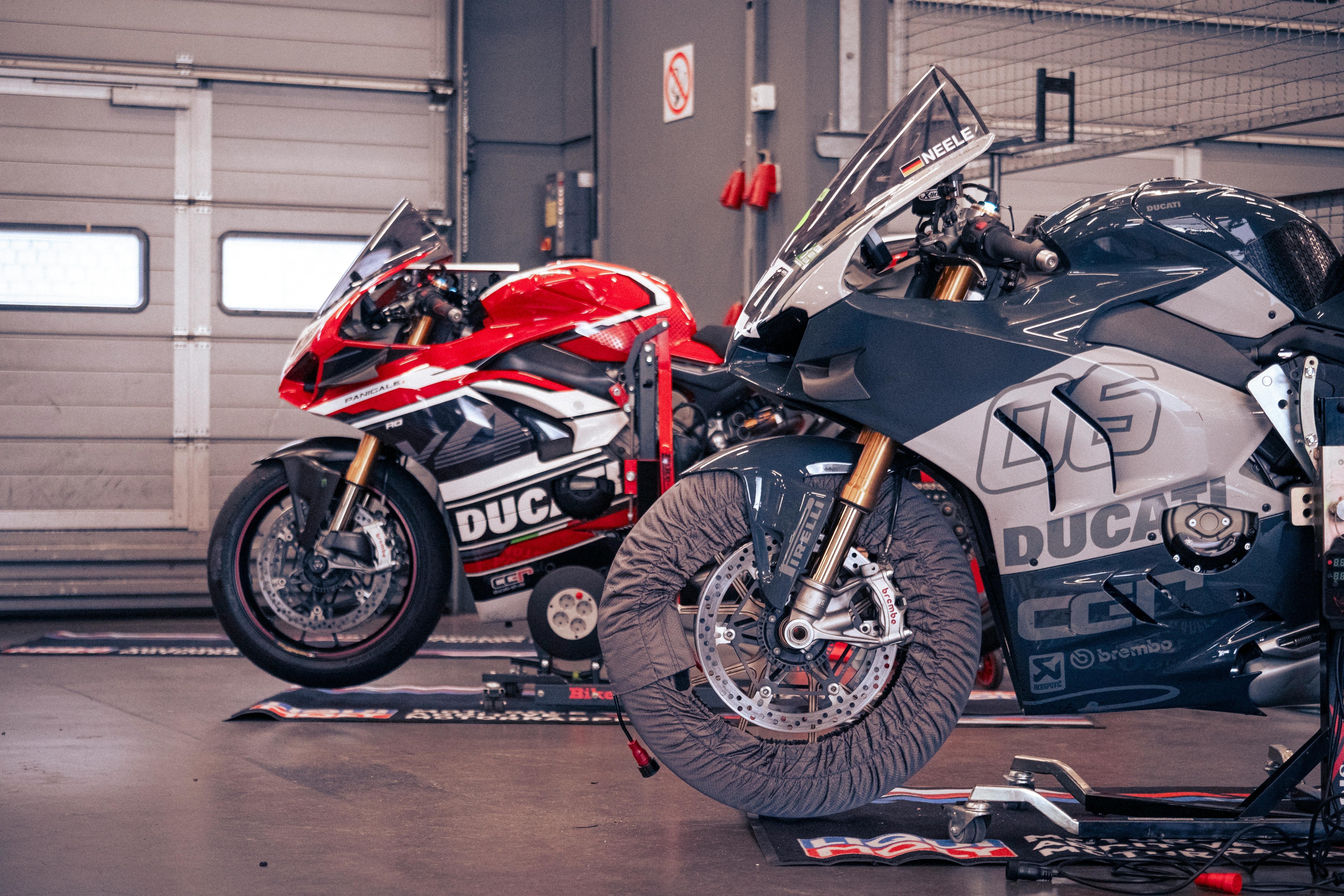 Les indispensables à avoir dans son stand ou paddock moto