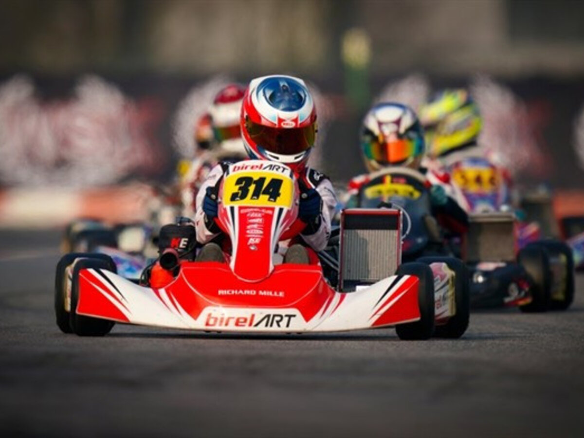 Karting: un deporte accesible y económico en comparación con las carreras de automóviles
