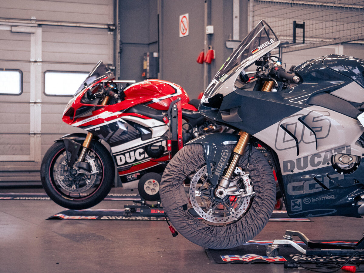 Los imprescindibles para tu box o paddock de moto